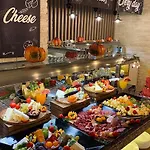 Marina White Sands Hotel 3*